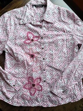 7 Diamonds pink flower ladies long-sleeve shirt.